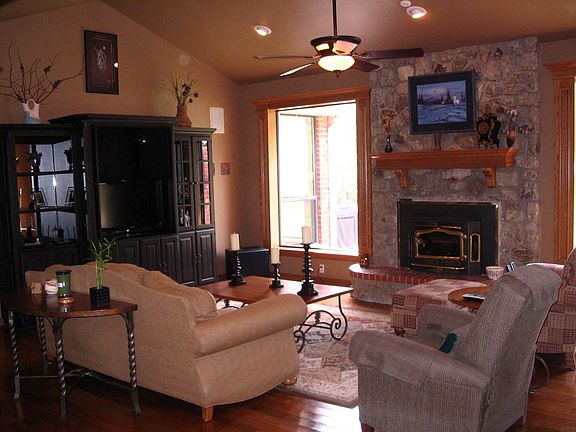 FAMIILY ROOM W/FIREPLACE & BUILT IN ENTERTAINMENT CENTER