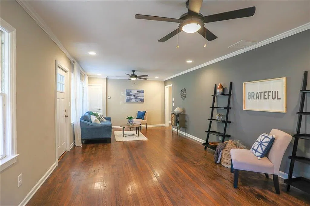 3 bed, 1291 sqft, $2,200 — Photo 2