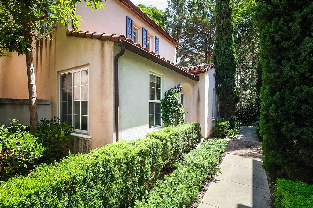 3 bed, 2.5 bath, 1534 sqft, $4,350 — Photo 4