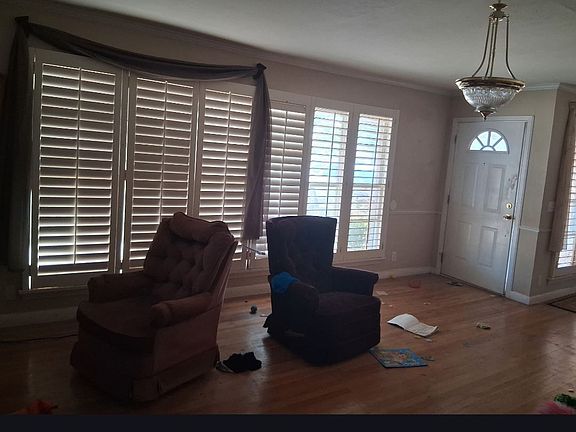 3rd image of 1421 Watts Ave