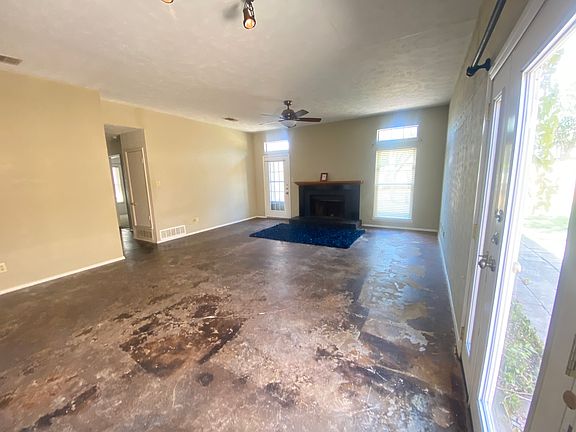 3rd image of 1621 Urbana Cir