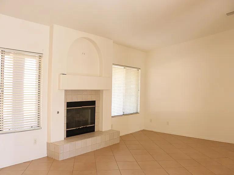3357 Plaza Candida — Photo 4