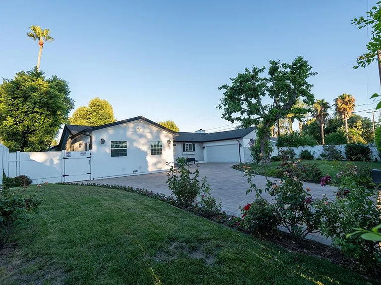 9150 Zelzah Ave — Photo 5
