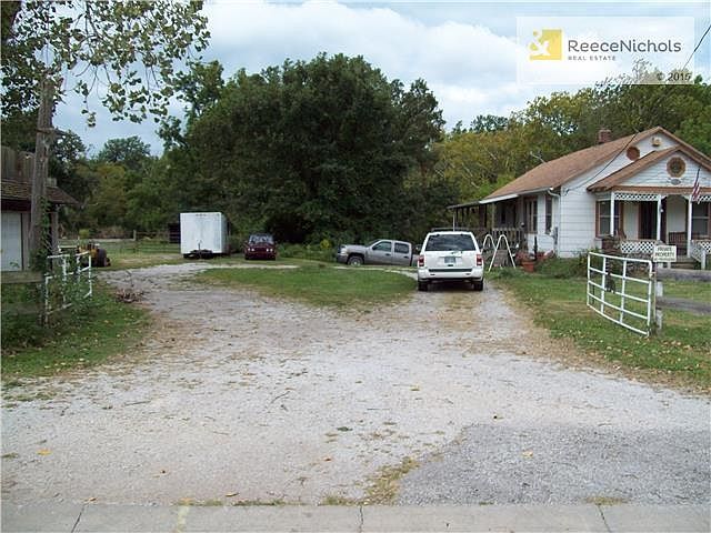 Double wide entrance to circle drive
