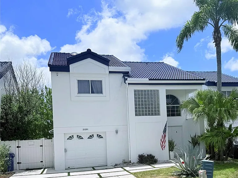 21251 NE 3rd Ct — Photo 3