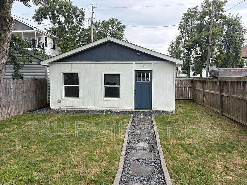 4 bed, 3.0 bath, 2302 sqft, $2,375 — Photo 3