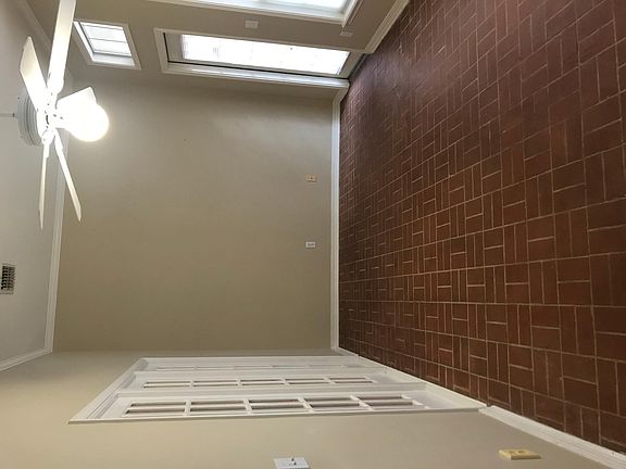 3rd image of 5006 Oak Aly