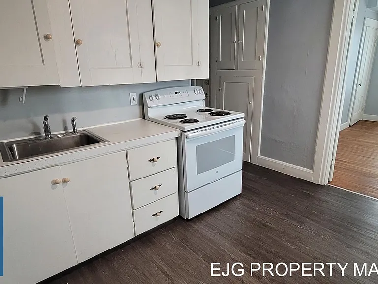 159 Orange St #2R — Photo 2