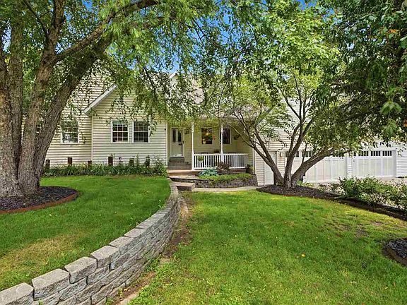 2nd image of 2484 Robbins Ct