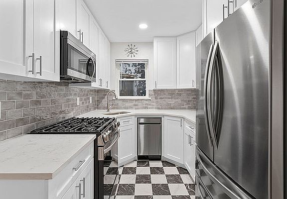 4th image of 40-16 31st Ave #2