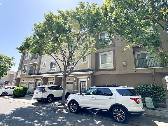 2nd image of 568 King George Ave