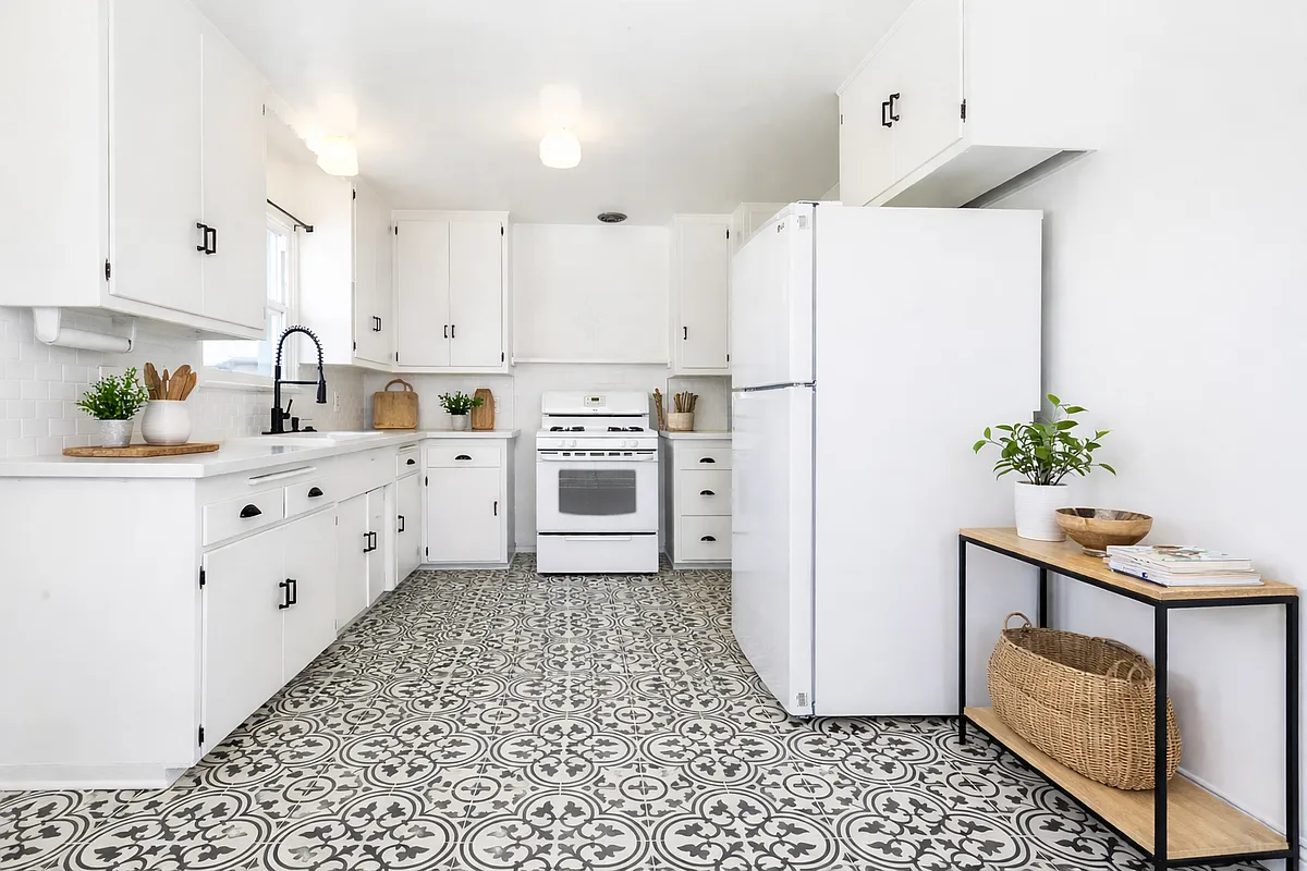 Virtually staged kitchen - 510 Ruberta Ave