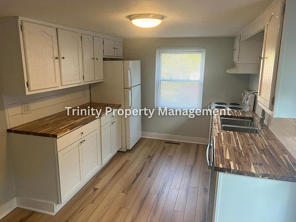 5th image of 2652 E Main St
