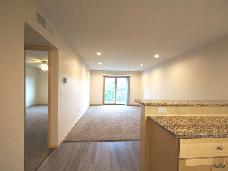 Larpenteur Estates Apartments — Photo 87