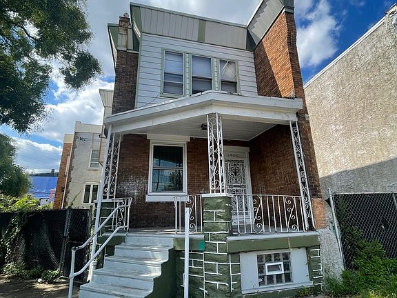 2nd image of 1900 N Myrtlewood St