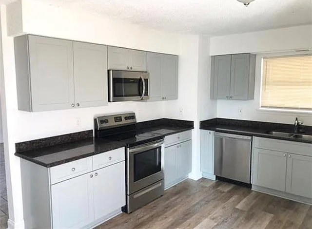 3 bed, 1.5 bath, 1204 sqft, $1,575 — Photo 2