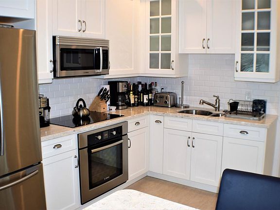 3rd image of 2225 S Ocean Blvd
