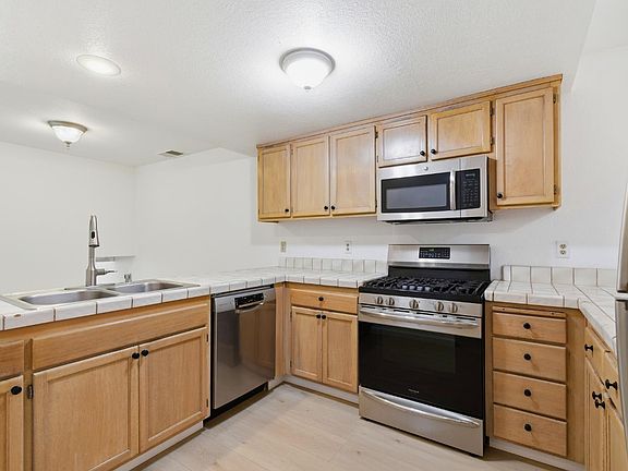5th image of 1308 Mission Boulevard
