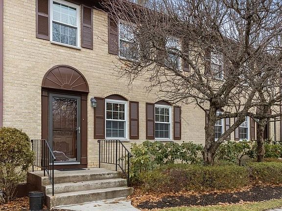 2nd image of 437 Genesee Ct