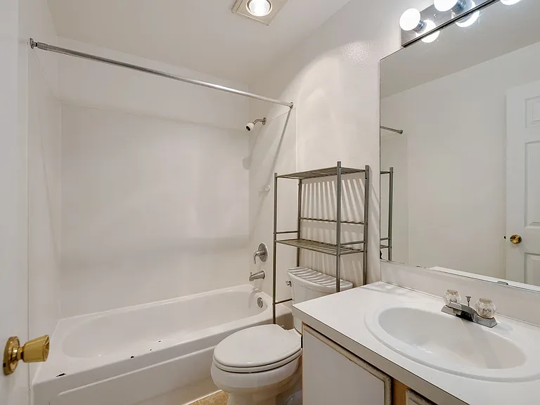 1038 NE 125th St — Photo 19