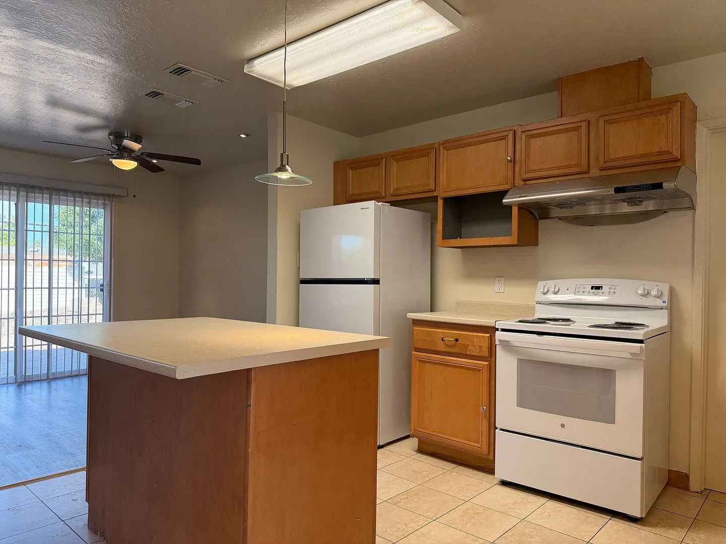 Updated 3 Bedroom Home In North Highlands!! — Photo 2