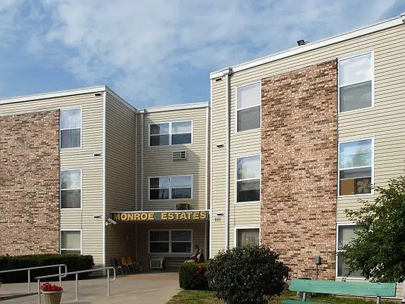 2nd image of 601 N Monroe St #1197