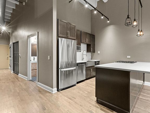 5th image of 1645 W Ogden Ave Unit 439