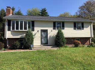 53 Tom St, Feeding Hills, MA 01030