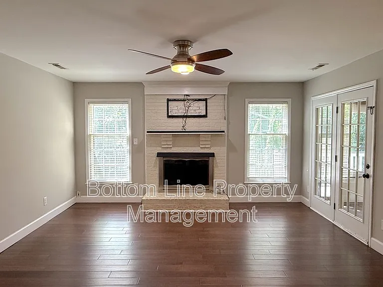 2321 Heathershire Ln — Photo 8