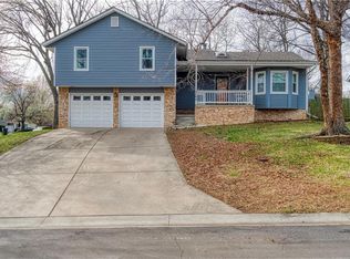 1104 NE Country Ln, Lees Summit, MO 64086
