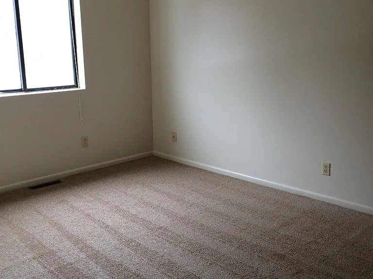 510-542 Hycliff Dr N — Photo 32