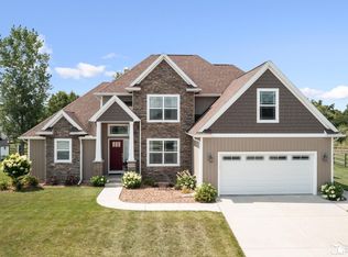 9275 Village Meadows Dr, Temperance, MI 48182