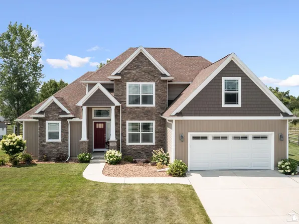 9275 Village Meadows Dr, Temperance, MI 48182