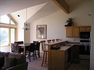 4th image of 8 Saint Andrews Cir
