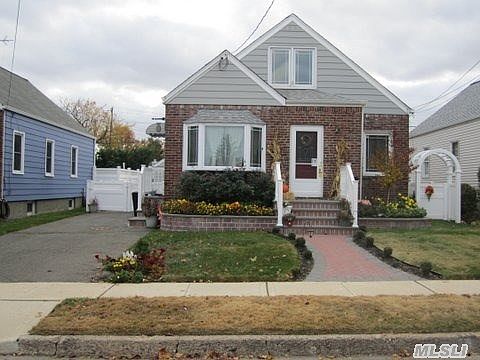 1st image of 34 Meagher Pl