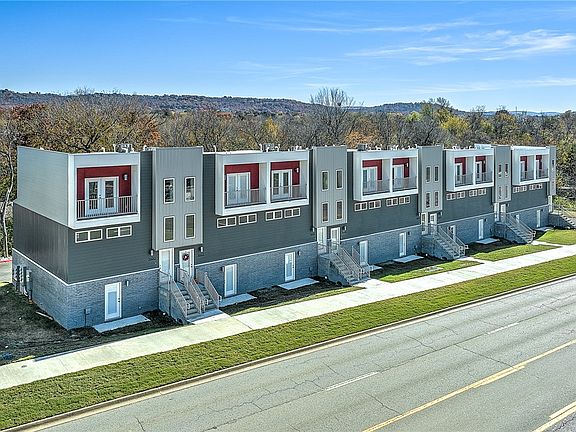 2nd image of 1512 S Razorback Rd
