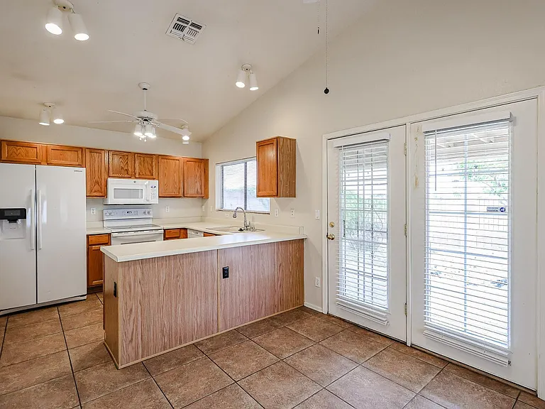 10935 W Ruth Ave — Photo 21