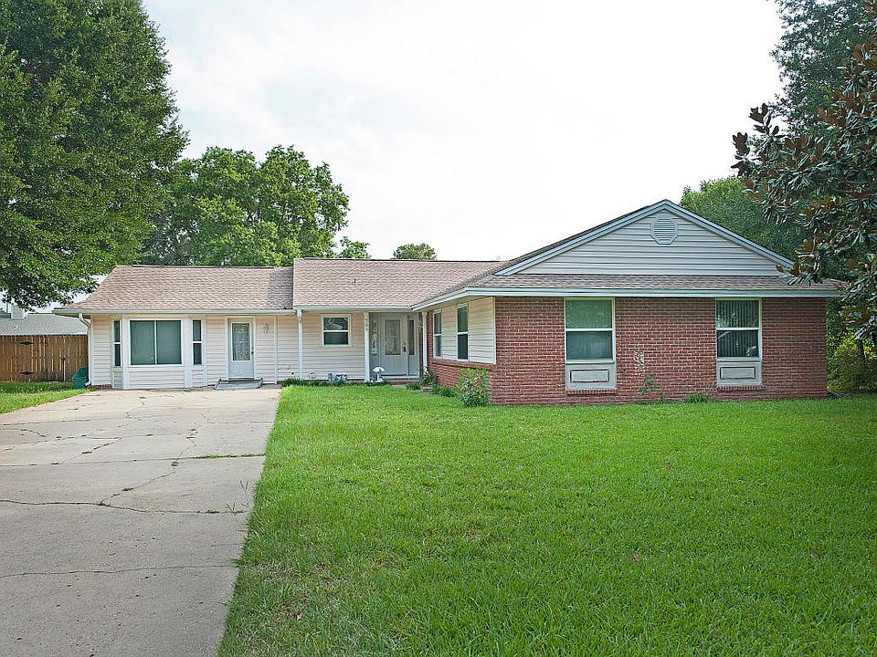 1st image of 705 Heron Ln