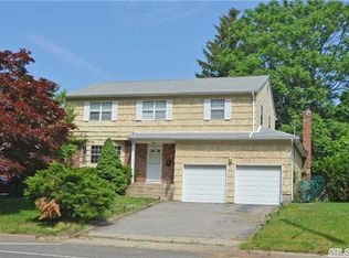 81 Beacon Hill Rd, Port Washington, NY 11050