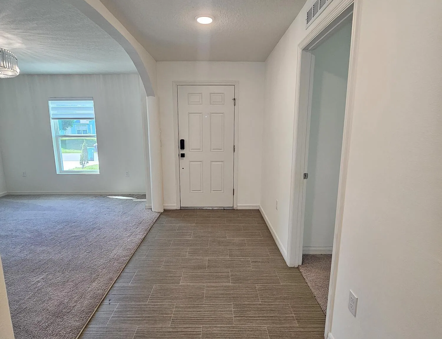 3 bed, 2.0 bath, 2138 sqft, $2,600 — Photo 2