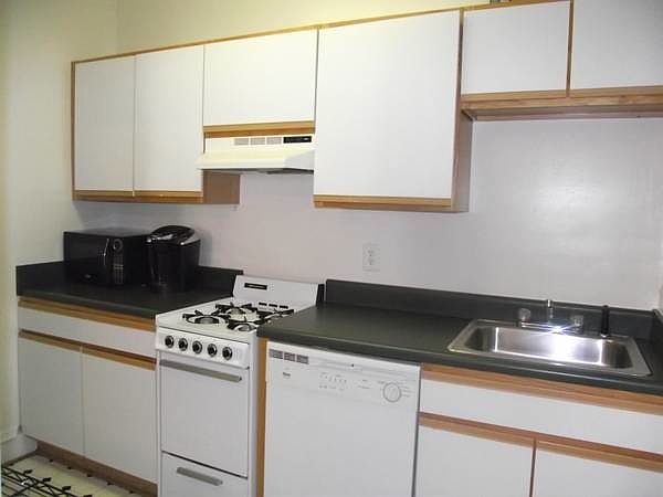 2nd image of 207 N Boulevard APT 8