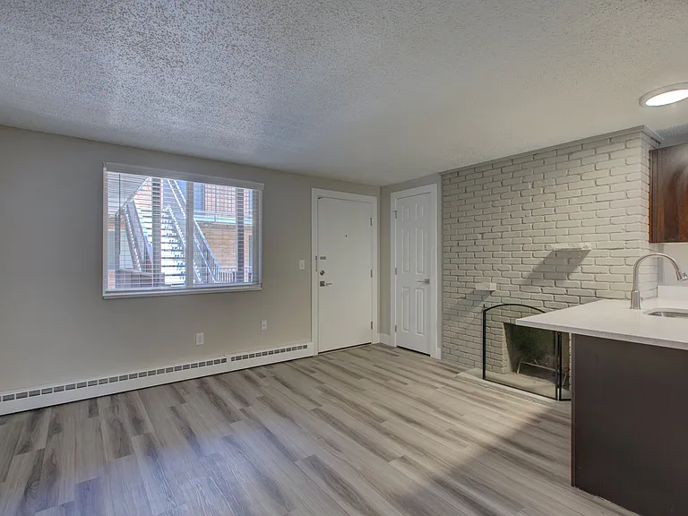 137 S Penn — Photo 35