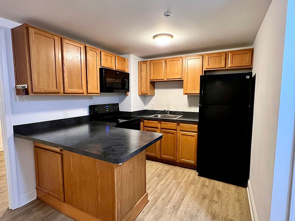 1st image of 33 Carver St APT C