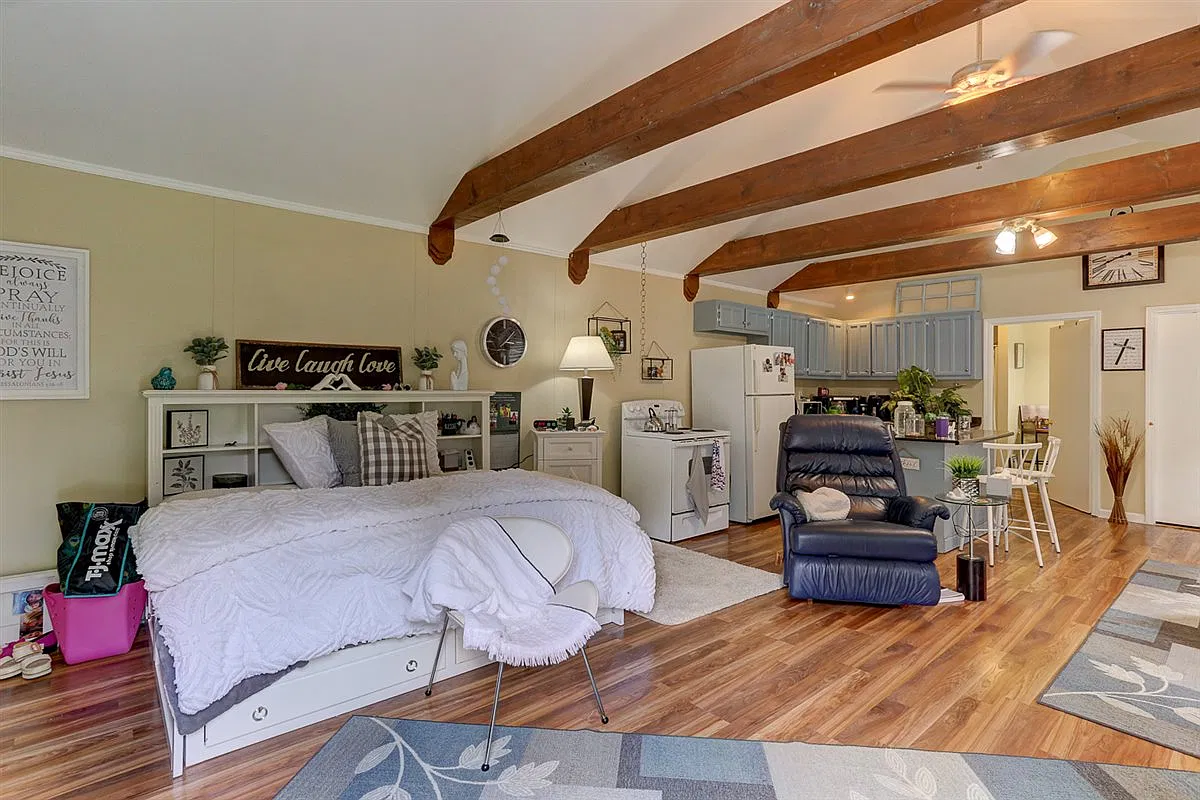 1 bed, 800 sqft, $1,150 — Photo 3