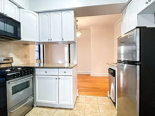 Rented by City Connections Realty | media 3