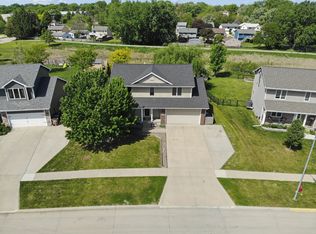 926 8th Ave NW, Altoona, IA 50009