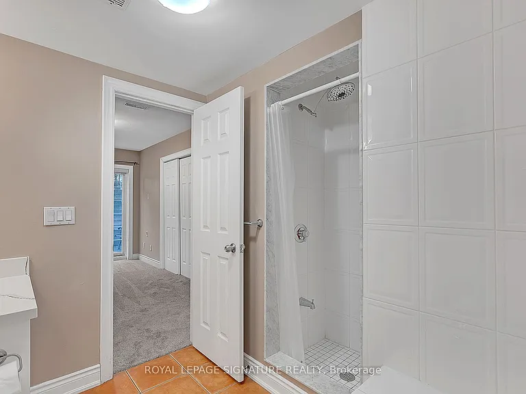 1019A College St — Photo 36