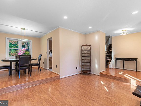 5th image of 9381 Tartan View Dr