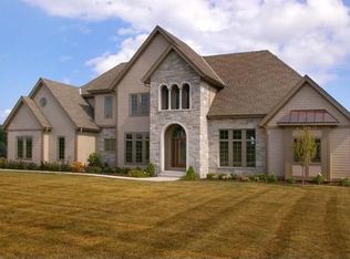 11092 Sutton Ridge Dr, Mequon, WI 53097