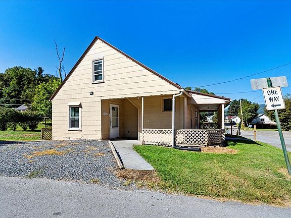 3rd image of 902 College St